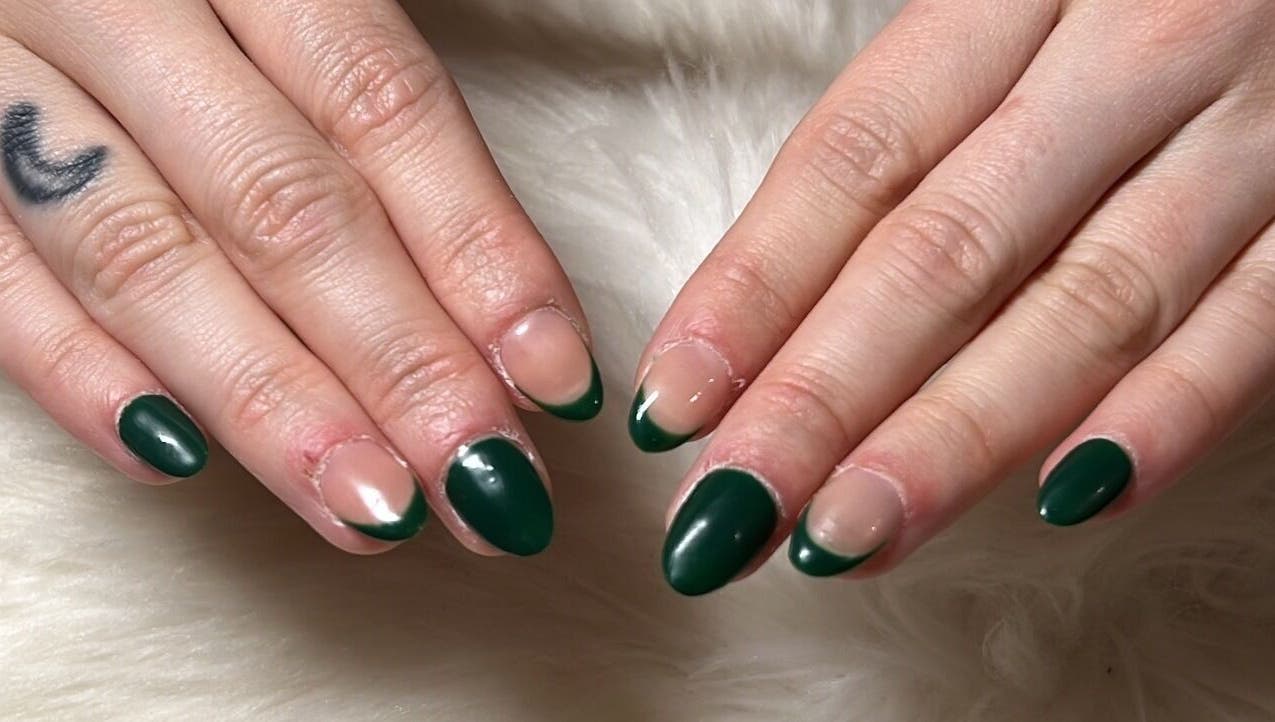 Manucure french vert émeraude à L idéal, Nice, Provence-alpes-côte D'azur, FR.