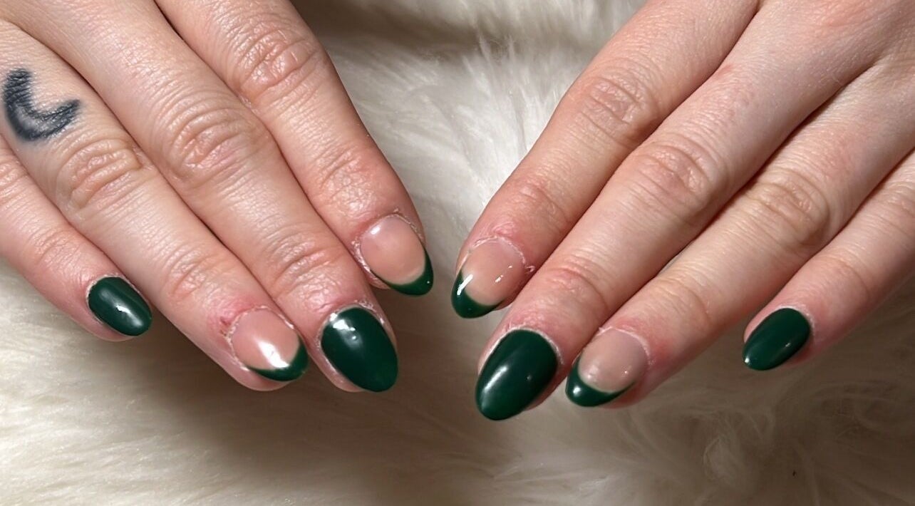 Manucure french vert émeraude à L idéal, Nice, Provence-alpes-côte D'azur, FR.