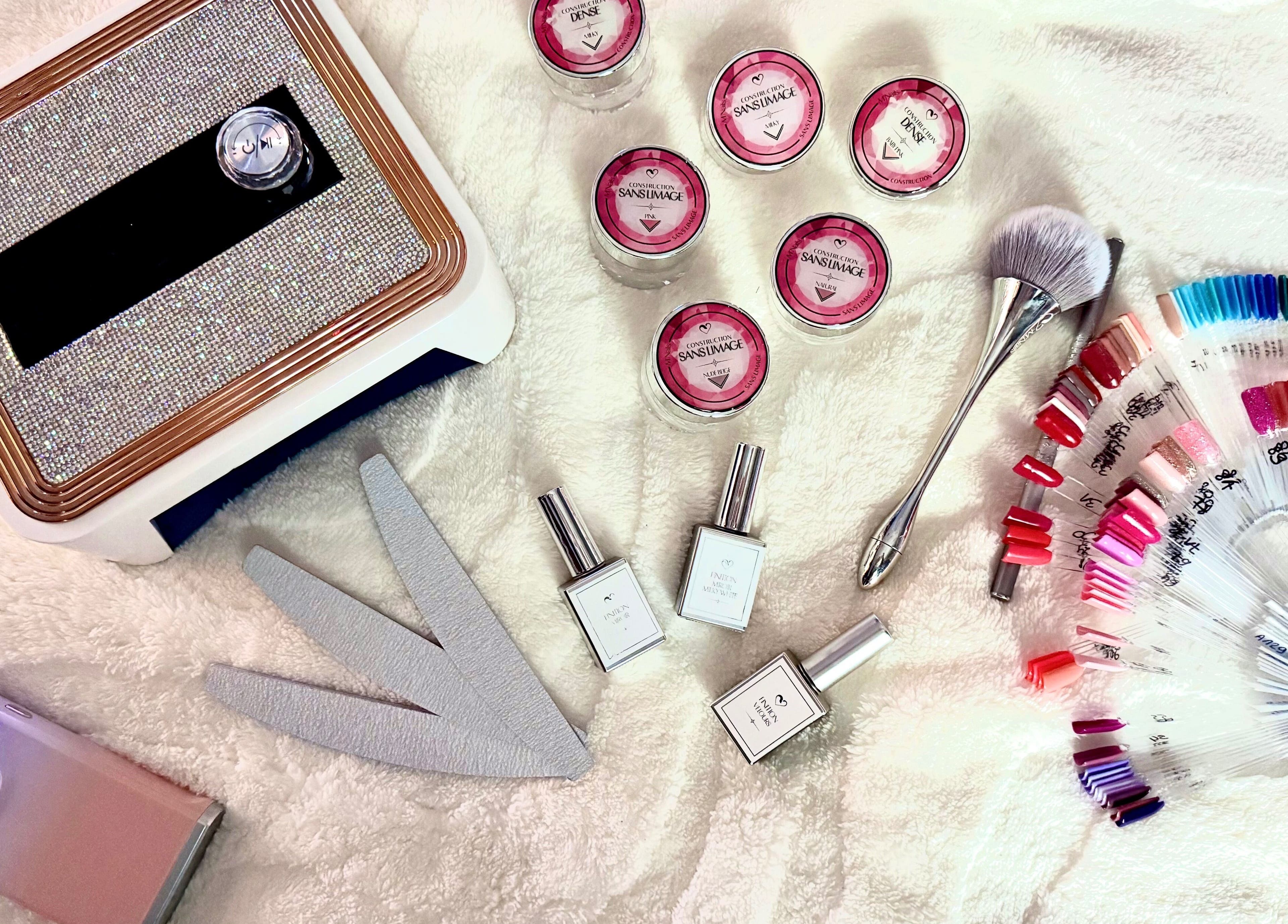 Matériel de manucure sophistiqué chez Moody Nails, Charleville-Mézières, Grand Est, FR.