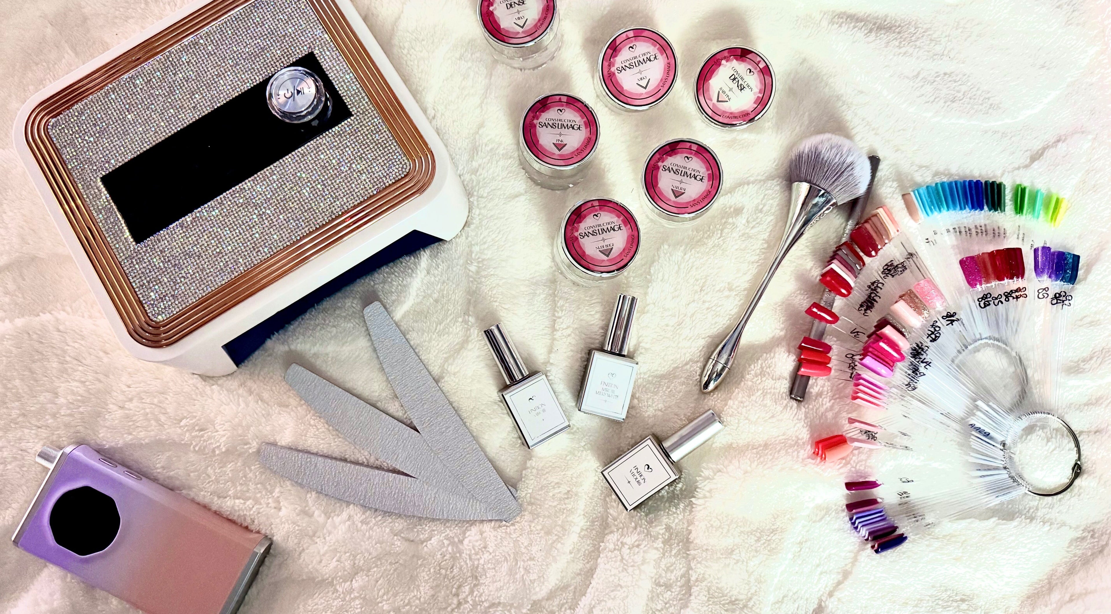 Matériel de manucure sophistiqué chez Moody Nails, Charleville-Mézières, Grand Est, FR.