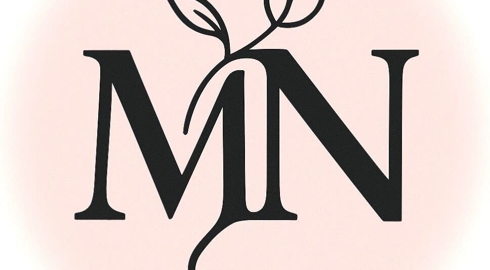 Logo de Moody Nails à Charleville-Mézières, Grand Est, FR, avec design floral minimaliste.