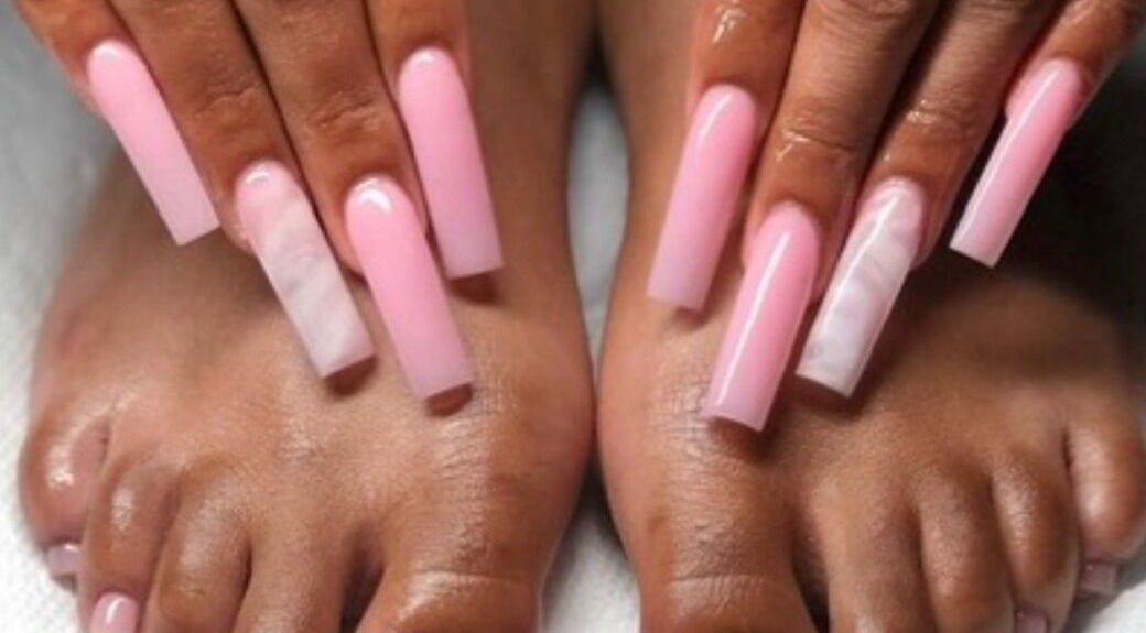 Manucure et pédicure élégantes à LKW beleza, Trappes, Île-de-France, FR.