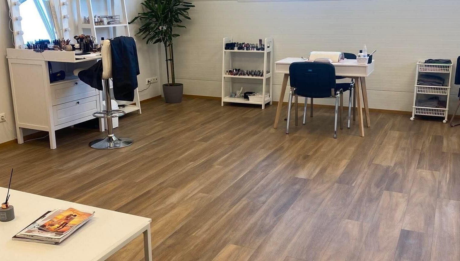 Chic makeup station at PureBeauty.kerli, Pärnu, Pärnu Maakond, EE showcasing modern design.