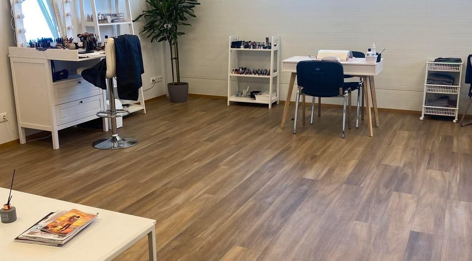 Chic makeup station at PureBeauty.kerli, Pärnu, Pärnu Maakond, EE showcasing modern design.