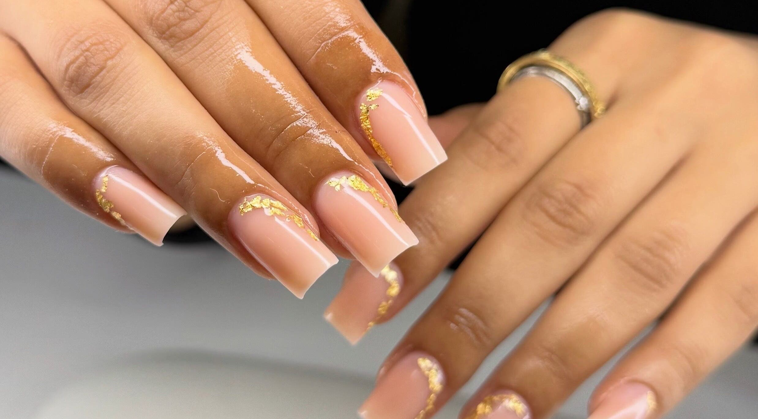 Freshly manicured nails with gold accents at Belle Amé Room, Zürich, Zürich, CH, showcasing elegance.