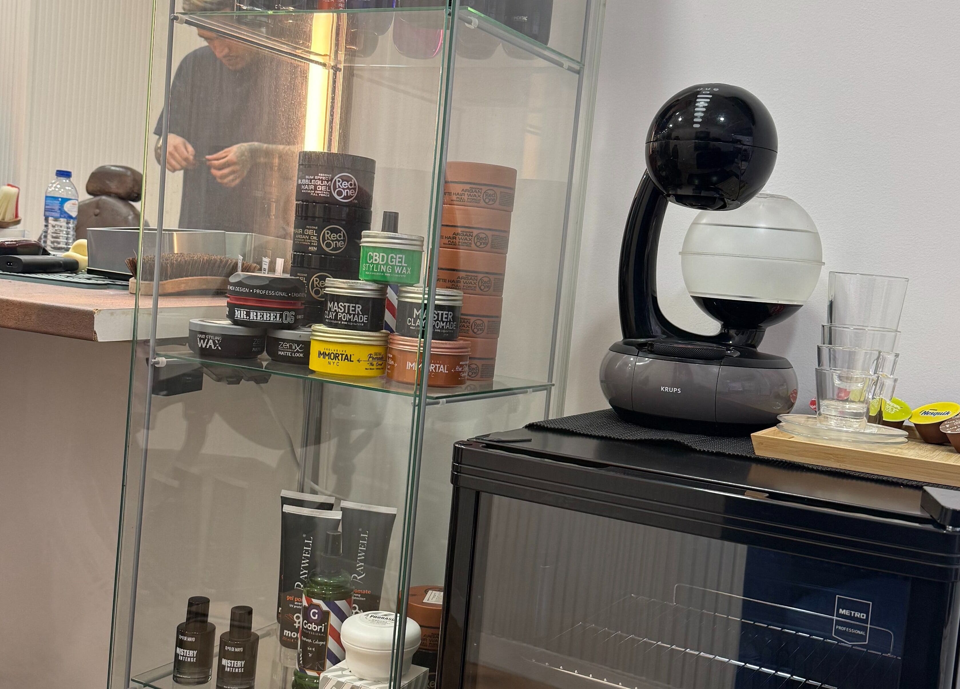 Ambiente moderno no Barbearia Augustus Loures em Loures, Lisboa, PT com produtos e equipamentos de alta qualidade.