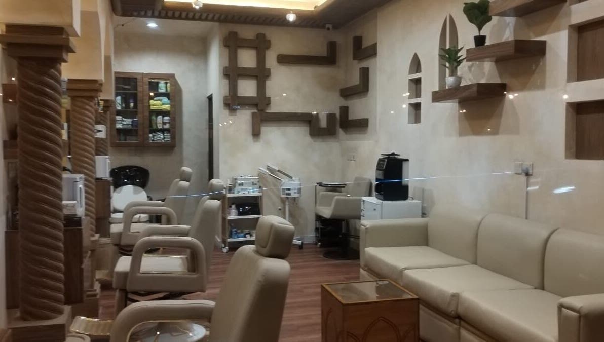 Interior of حلاق مشط الجزيرة in Riyadh, Riyadh Province, SA with luxurious seating and modern decor.