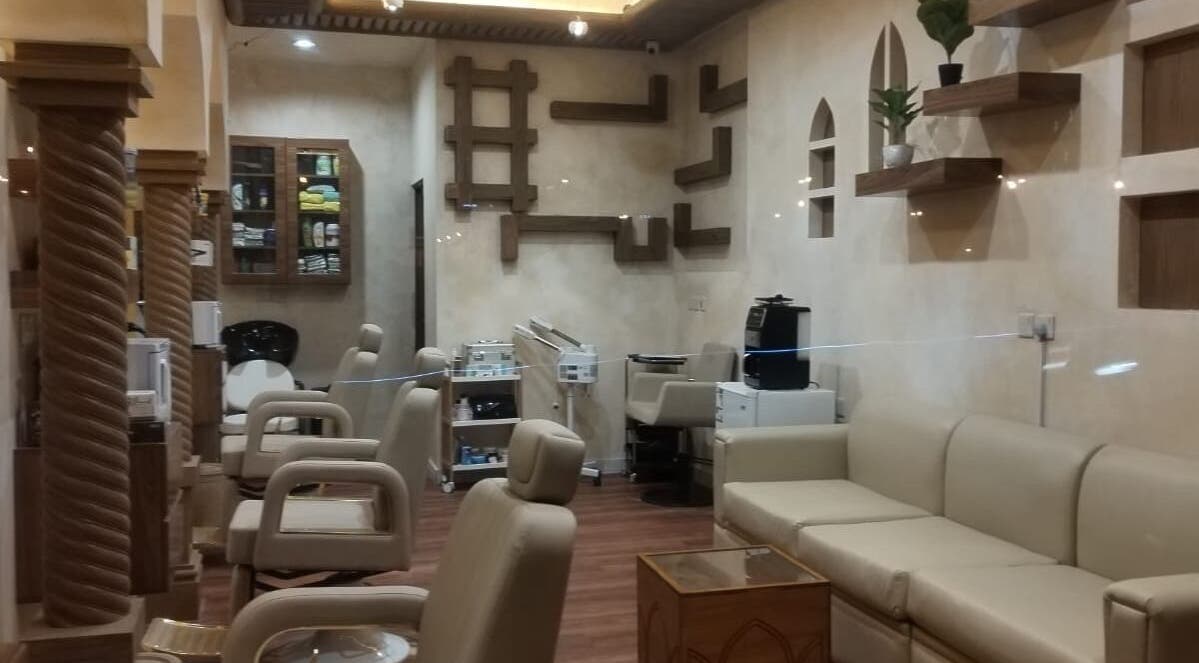 Interior of حلاق مشط الجزيرة in Riyadh, Riyadh Province, SA with luxurious seating and modern decor.