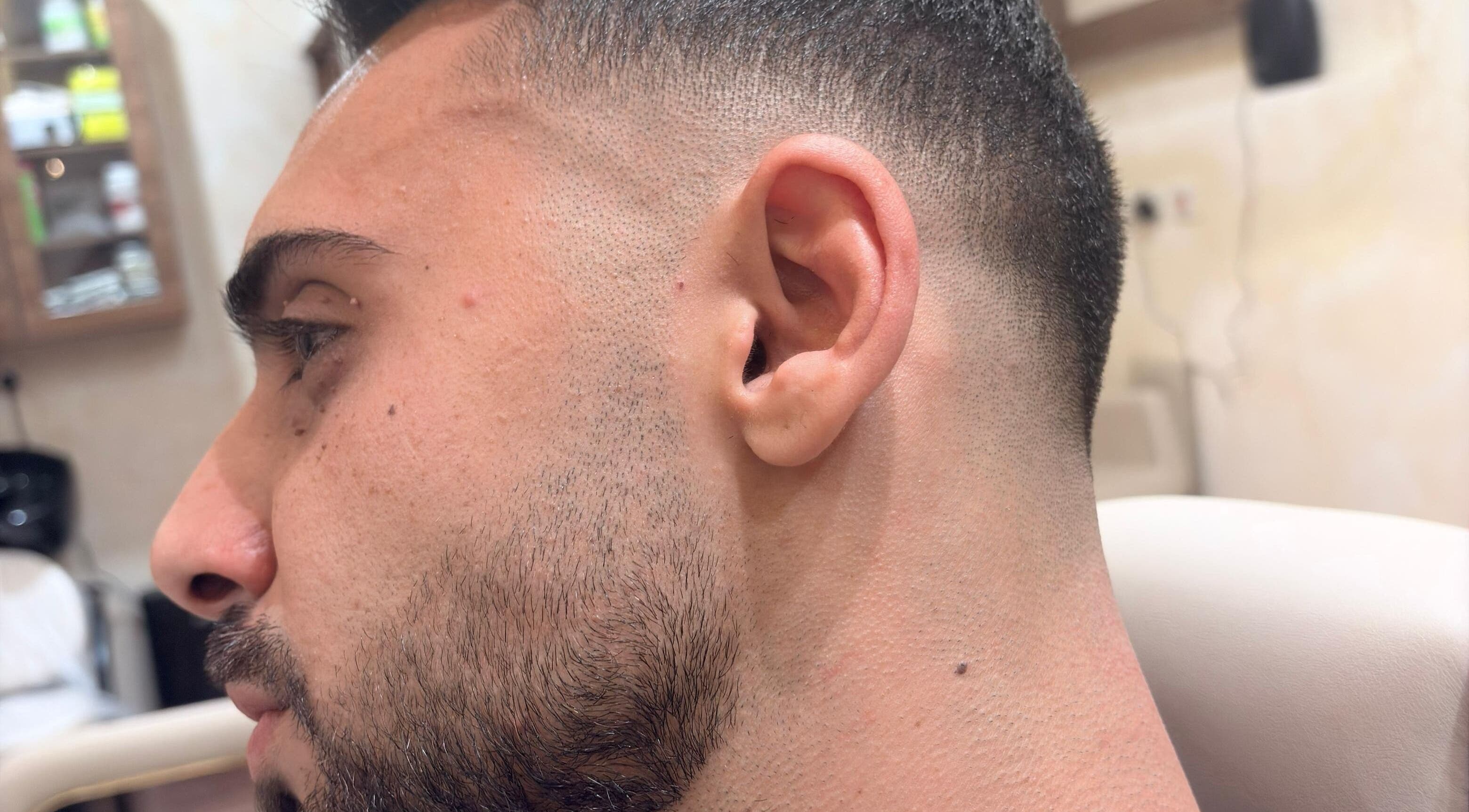 Close-up of a man's fresh fade haircut at حلاق مشط الجزيرة, Riyadh, Riyadh Province, SA.