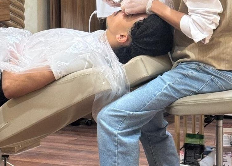 Hair treatment at حلاق مشط الجزيرة in Riyadh, Riyadh Province, SA. Client reclined in a modern salon chair.