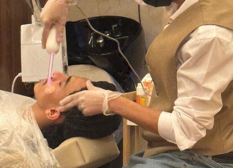 Facial treatment at حلاق مشط الجزيرة in Riyadh, Riyadh Province, SA, showcasing premium skincare.