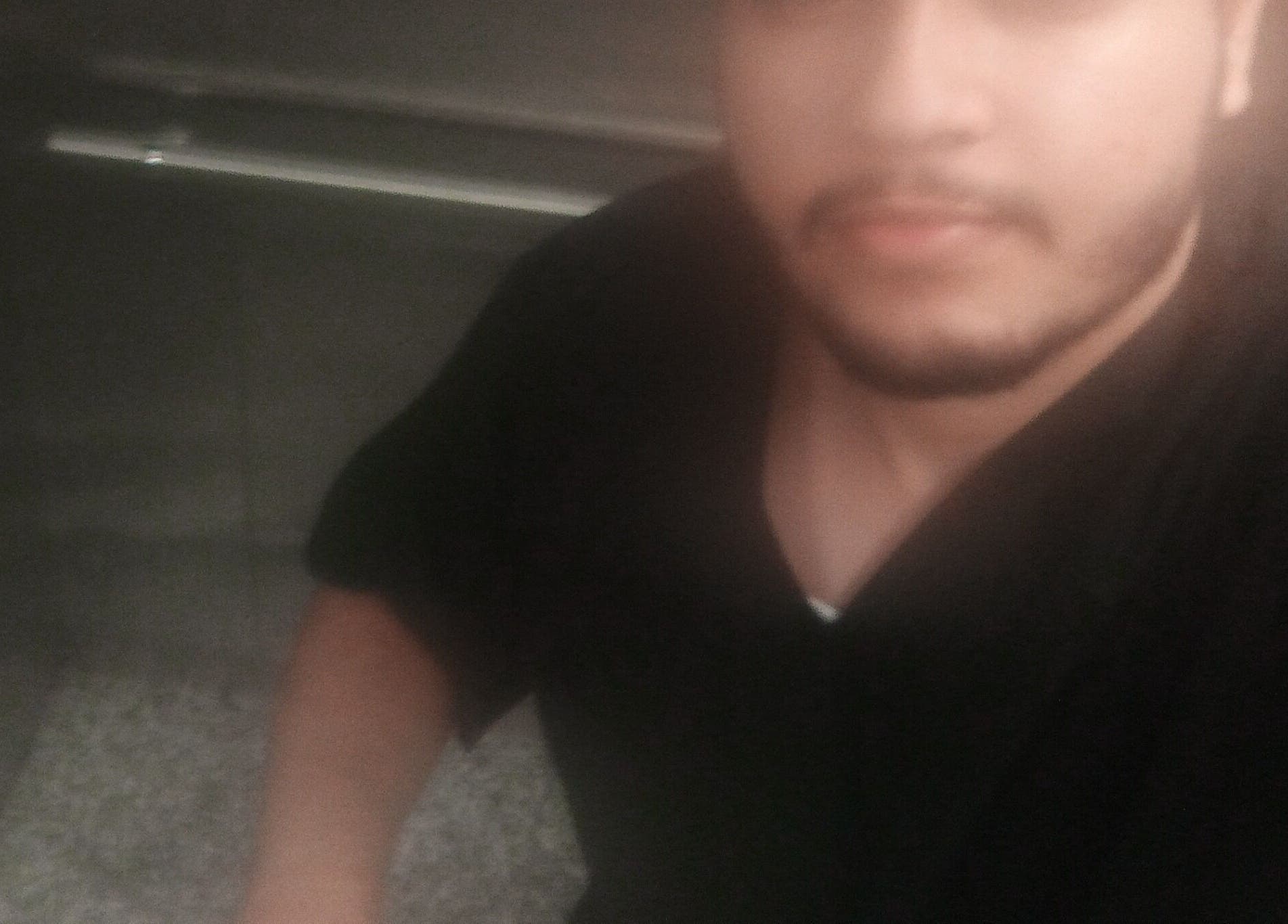 صورة لرجل في إضاءة دافئة داخل Massage relaxant professionnel à domicile، بالقرب من الدار البيضاء، الدار البيضاء-سطات، المغرب.