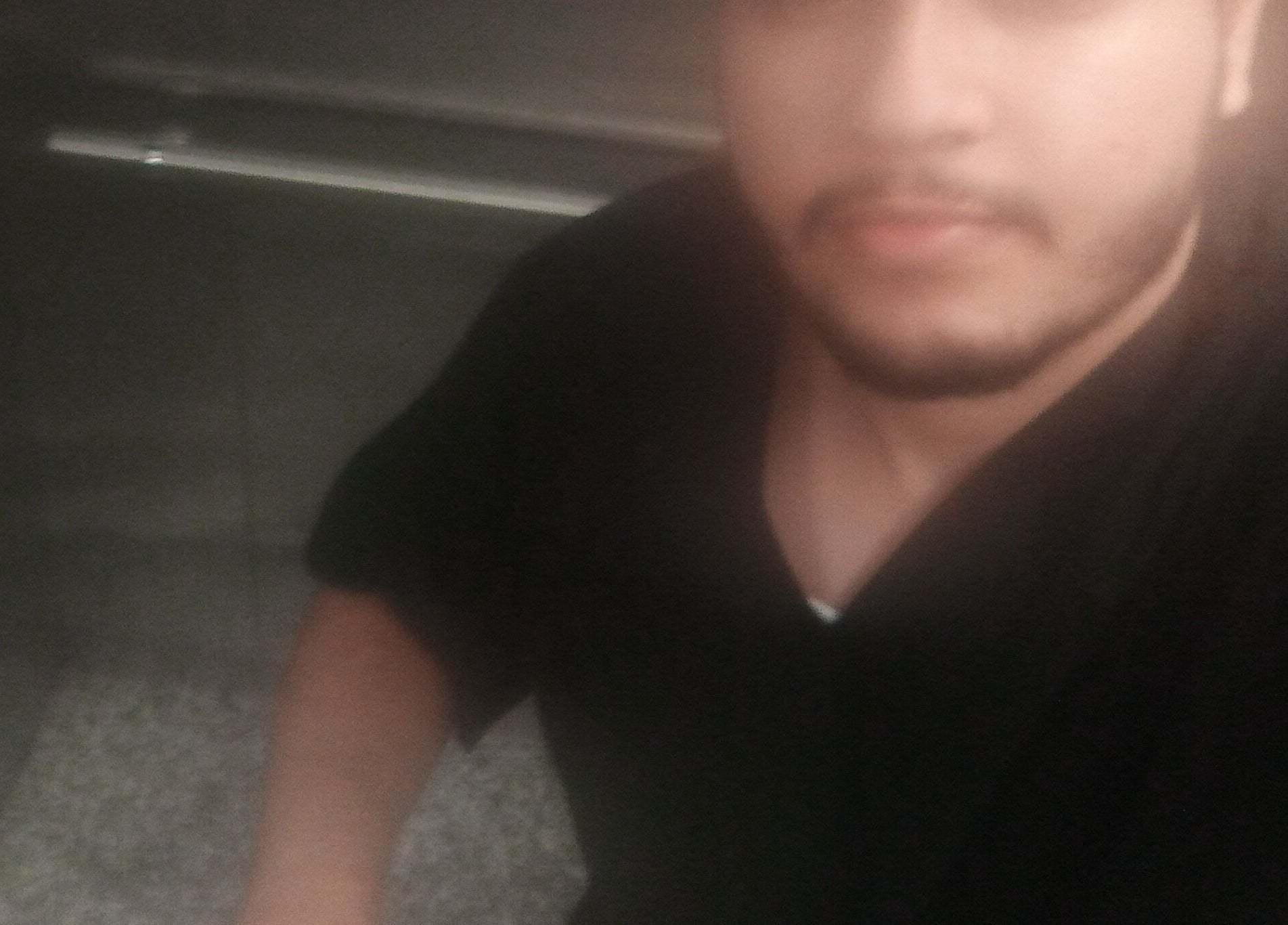 صورة لرجل في إضاءة دافئة داخل Massage relaxant professionnel à domicile، بالقرب من الدار البيضاء، الدار البيضاء-سطات، المغرب.