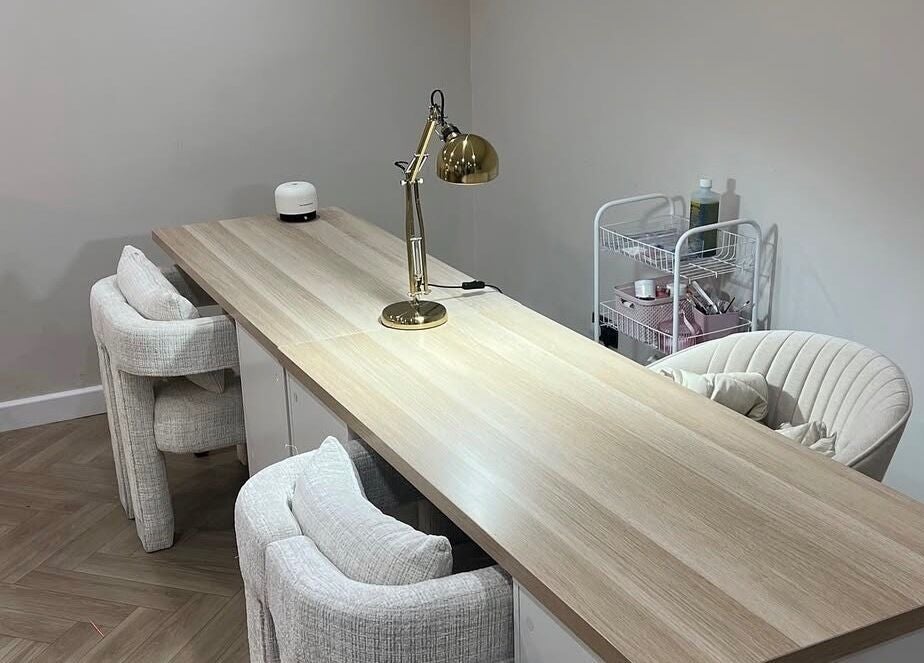 Spacious beauty station at Alder Hills- Essence of Beauty, Poole, England, GB with a stylish desk and chairs.
