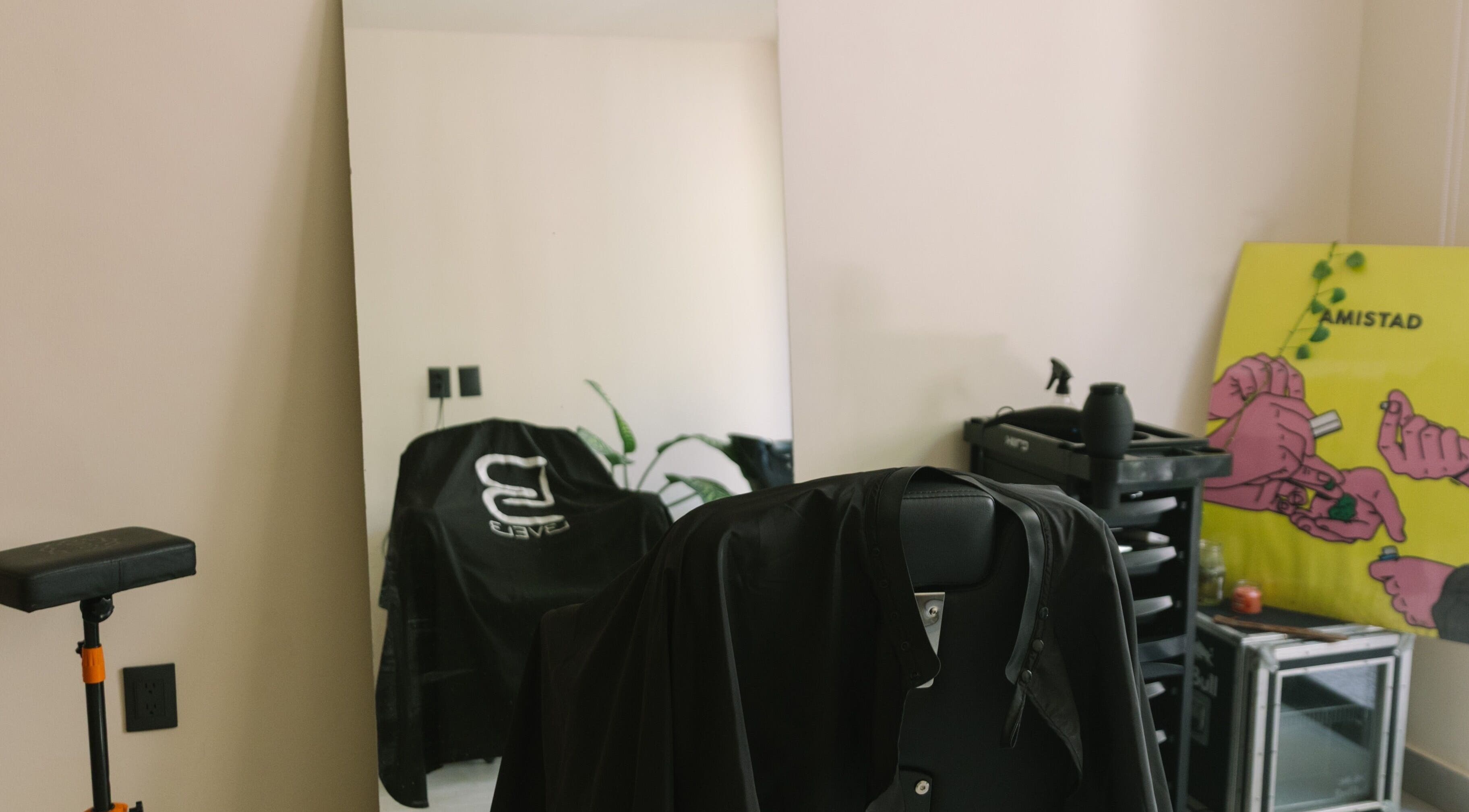 Cozy salon chair and mirror setup at nŌta studio, Tulum, Quintana Roo, MX.