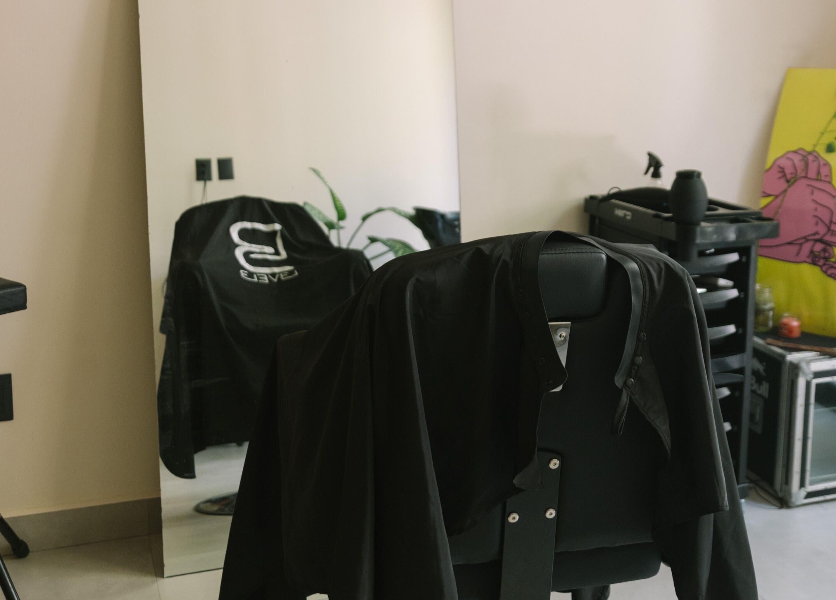 Modern salon chair in nŌta studio, Tulum, Quintana Roo, MX, with contemporary decor and professional setup.