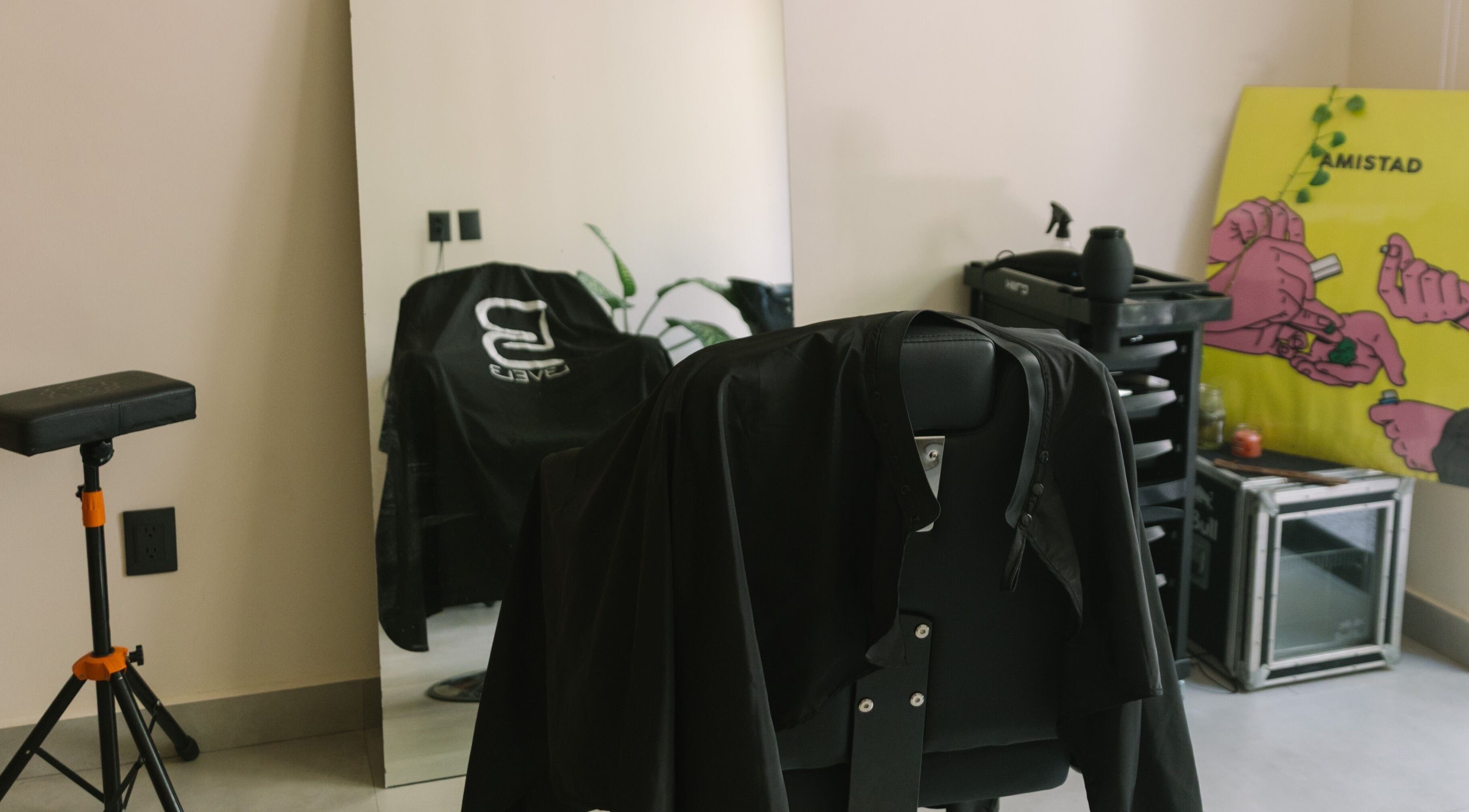 Modern salon chair in nŌta studio, Tulum, Quintana Roo, MX, with contemporary decor and professional setup.