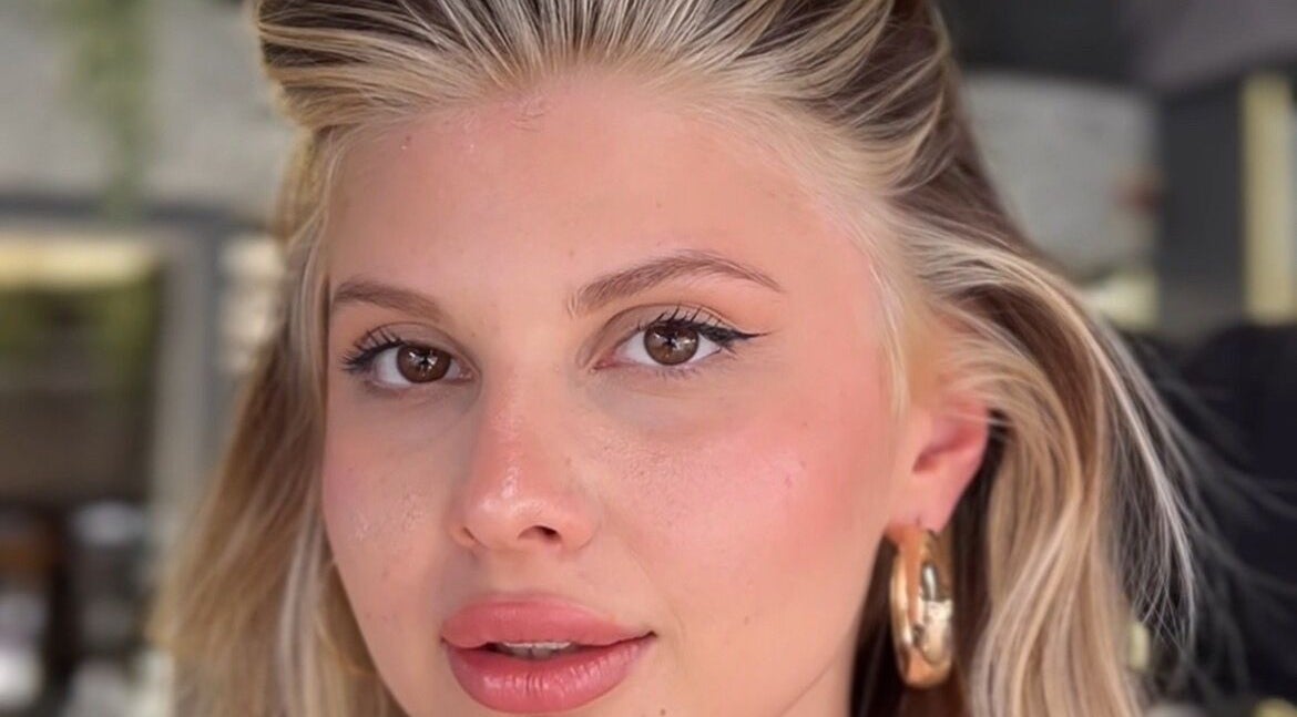Close-up of a woman with styled hair at Ali Tekeli Hair, İstanbul, İstanbul, TR.