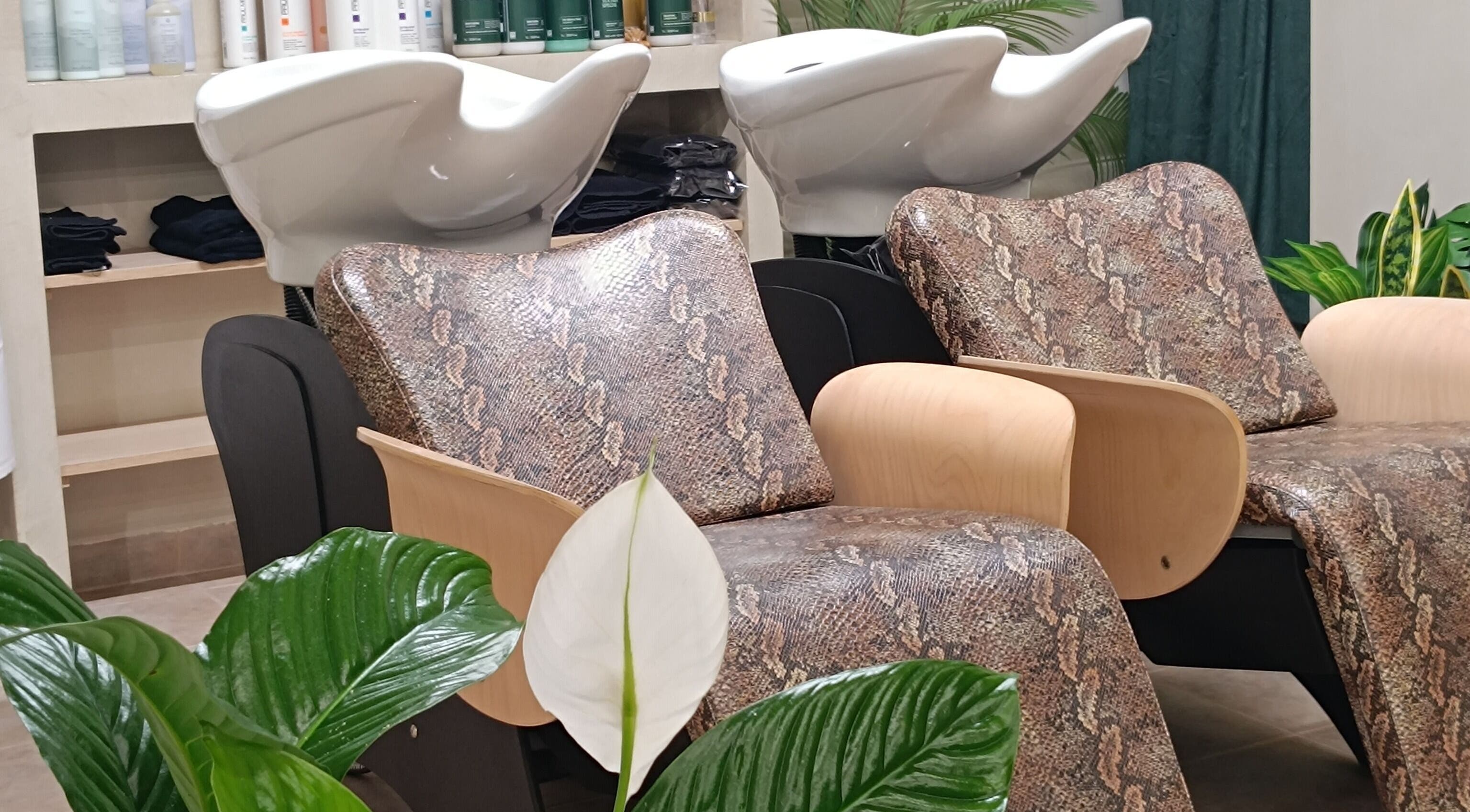 Εμφάνιση πολυτελών λουτρών στο She Beautiful Hair Only, Βόλος, Ελλάδα, GR