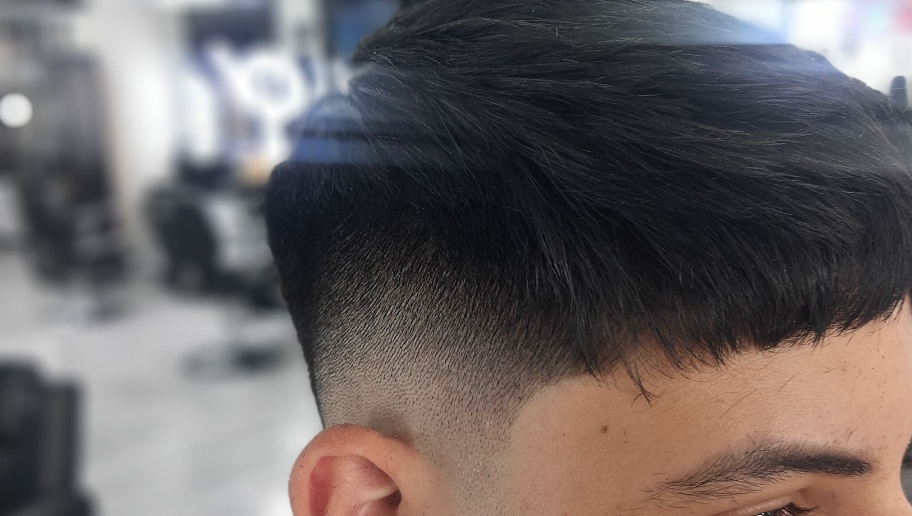 Sharp fade haircut at Jhonatan barber master, Pereira, Risaralda, CO.