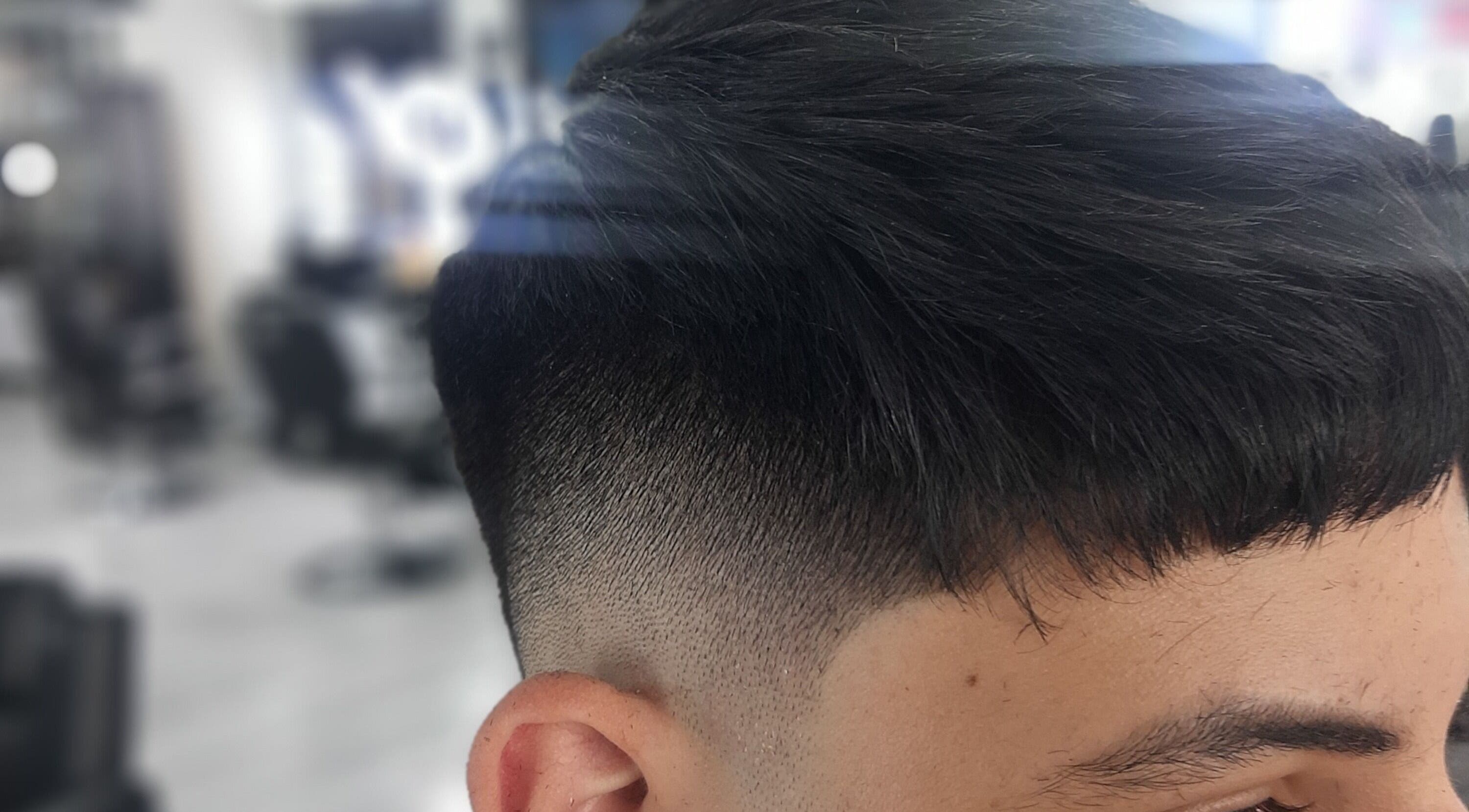 Sharp fade haircut at Jhonatan barber master, Pereira, Risaralda, CO.