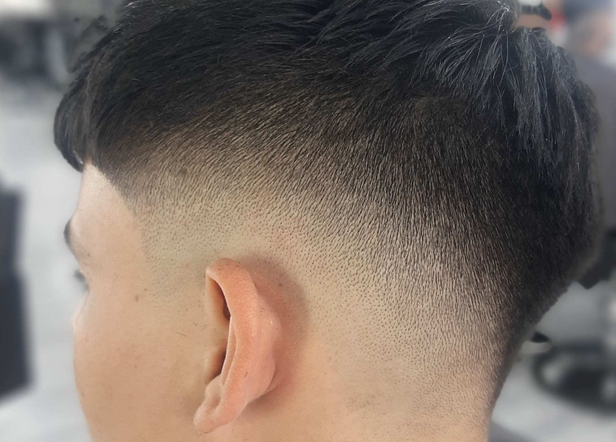 Close-up of a sleek hair fade by Jhonatan barber master in Pereira, Risaralda, CO.