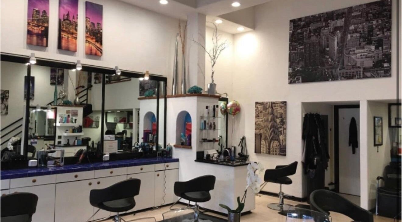 Modern interior of GET SMART KUTZ salon in Memphis, Tennessee, US featuring stylish chairs and elegant decor.