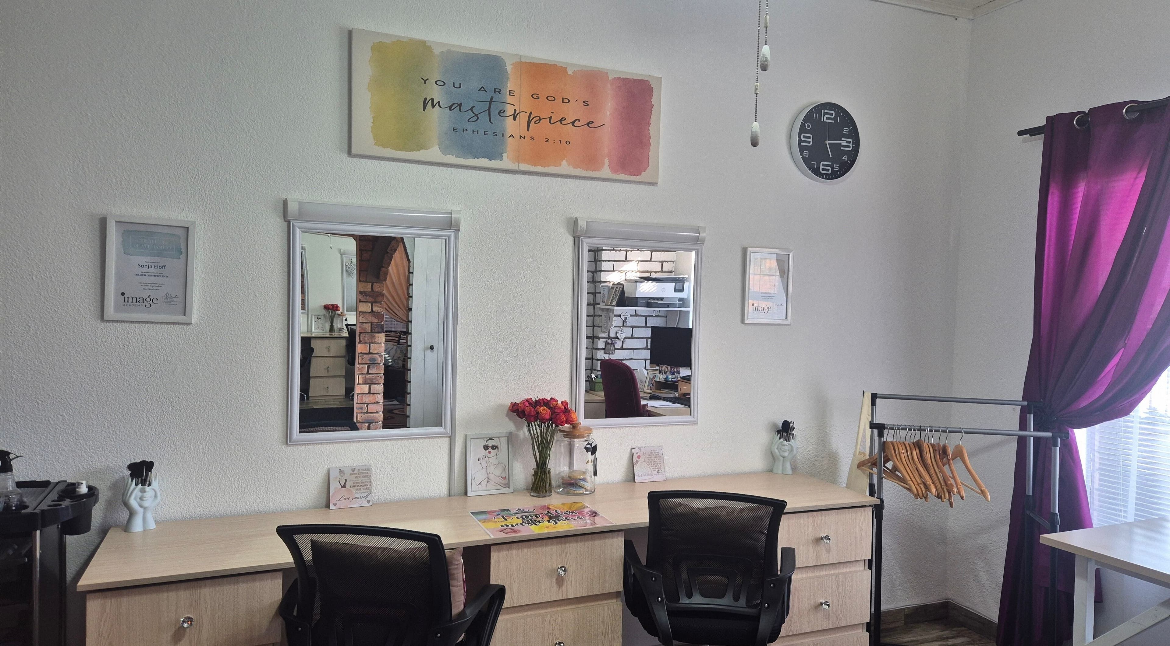 Sleek workspace at The Masterpiece Consulting, Krugersdorp, Gauteng, ZA with mirrors and decor.
