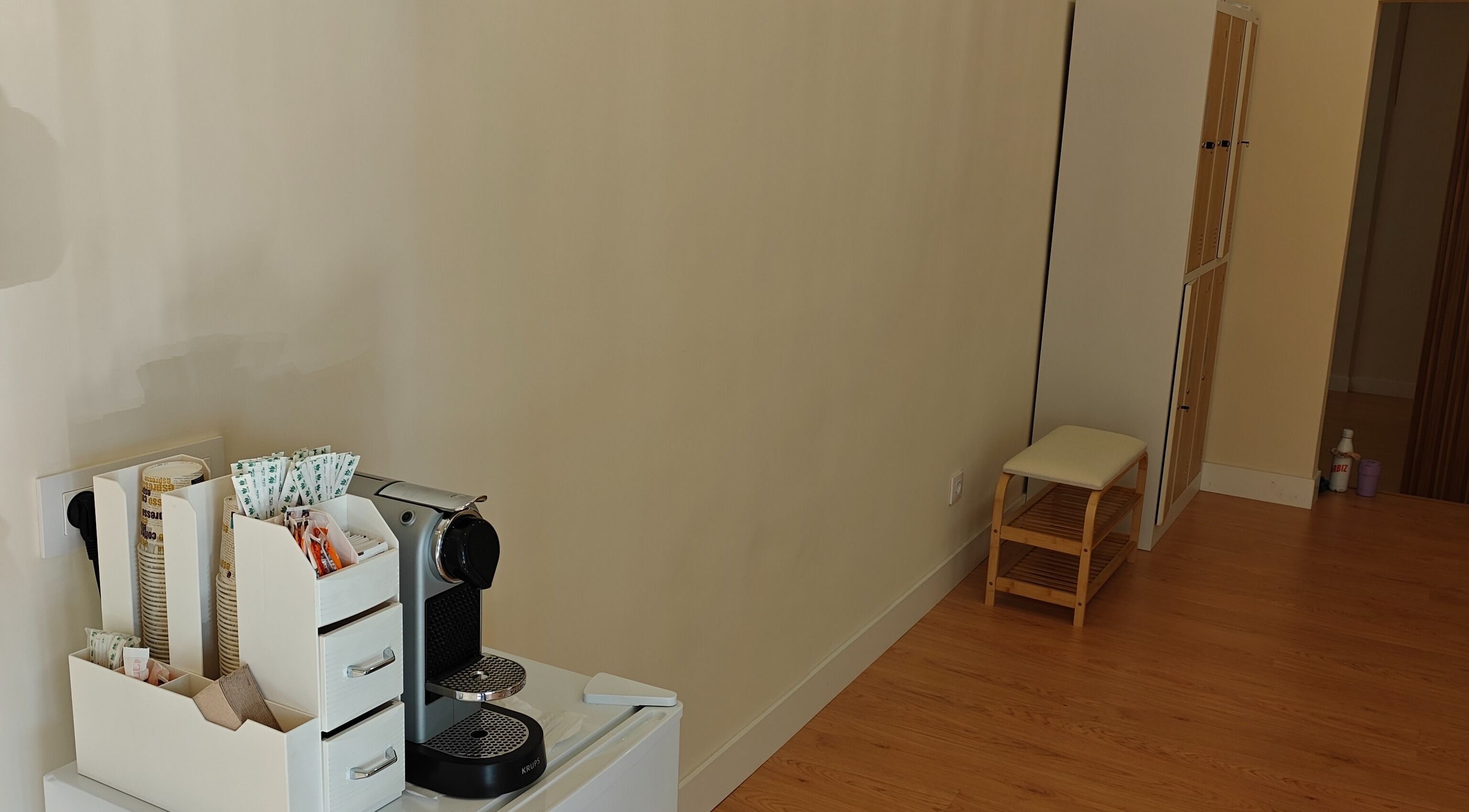 Área de café en Osteopatía Fuente del Berro, Madrid, Comunidad De Madrid, ES.