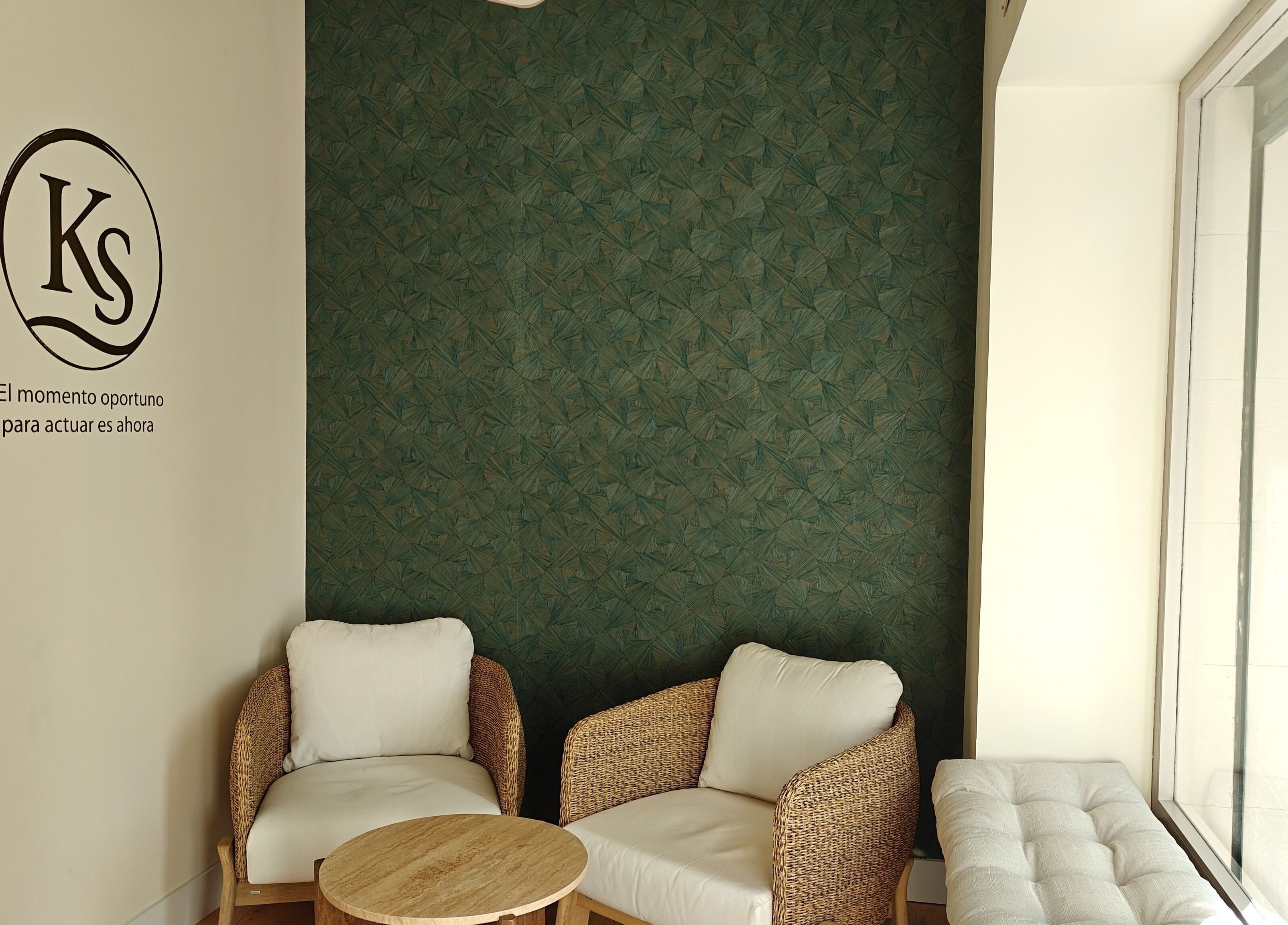 Sala de espera acogedora en Osteopatía Fuente del Berro, Madrid, Comunidad De Madrid, ES.