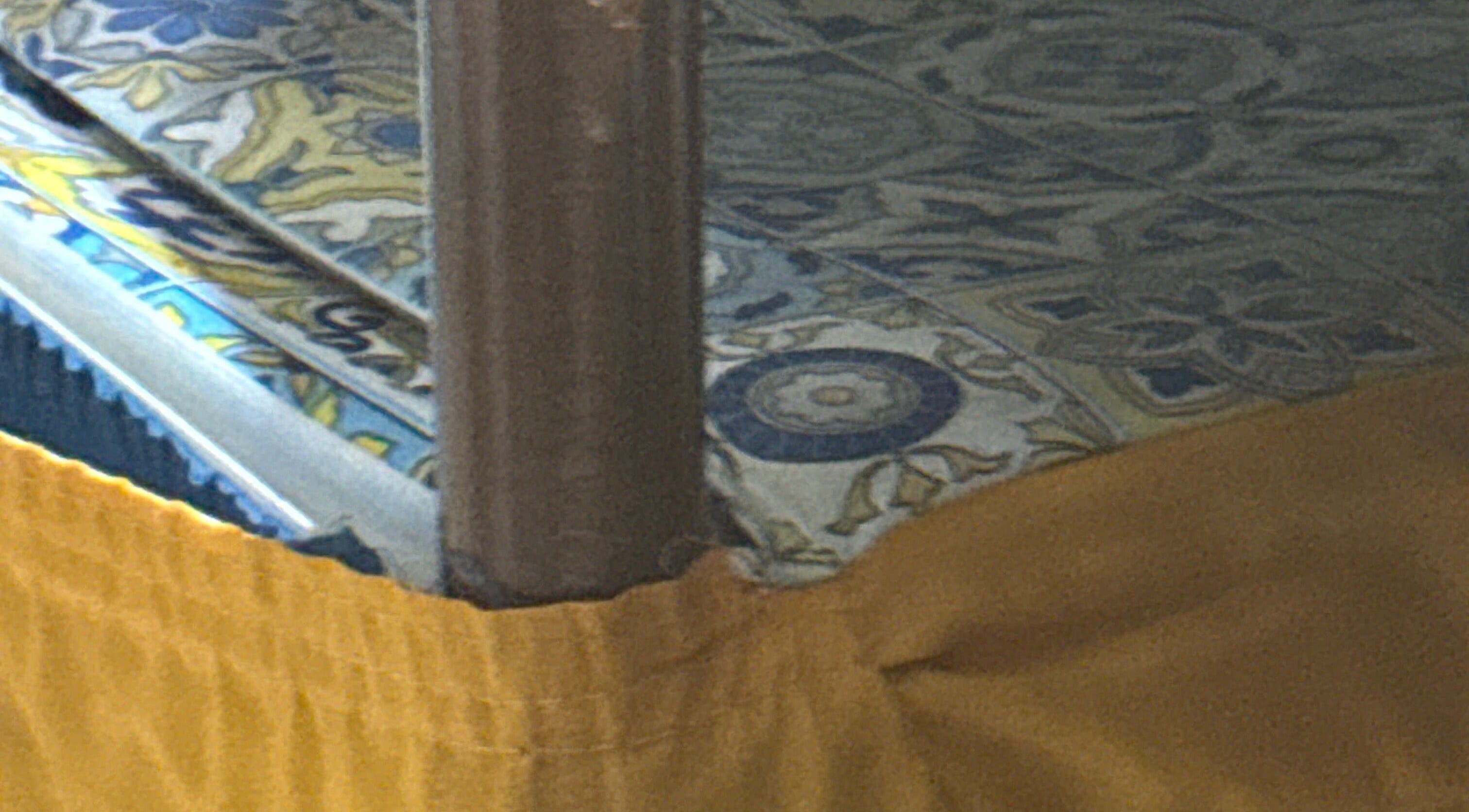 Dettaglio del tavolo estetico presso EmmaBeauty, Macerata Campania, Campania, IT. Artigianato decorativo.