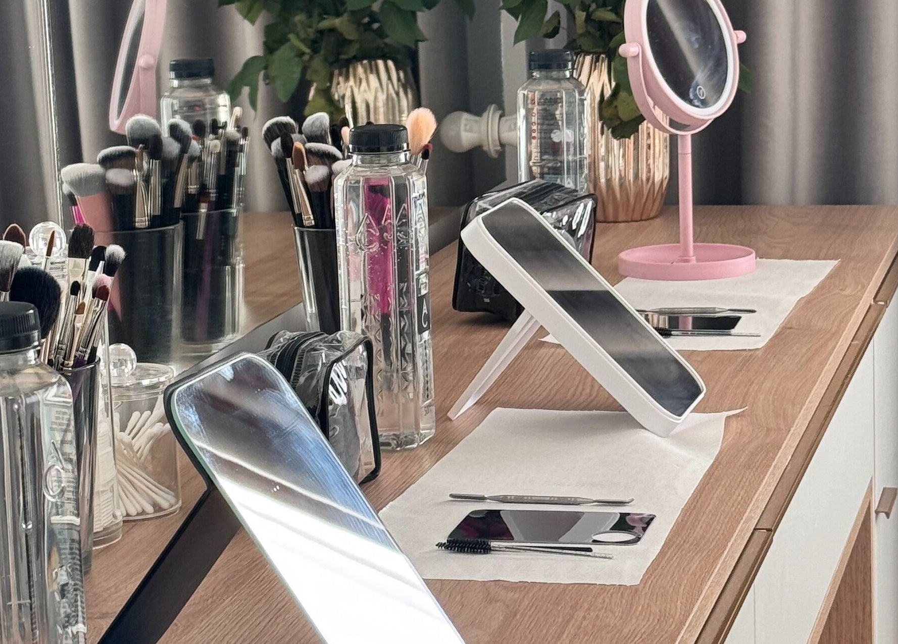 Elegant makeup tools at Alex Antal Make-up Artist, Cluj-napoca, Județul Cluj, RO.