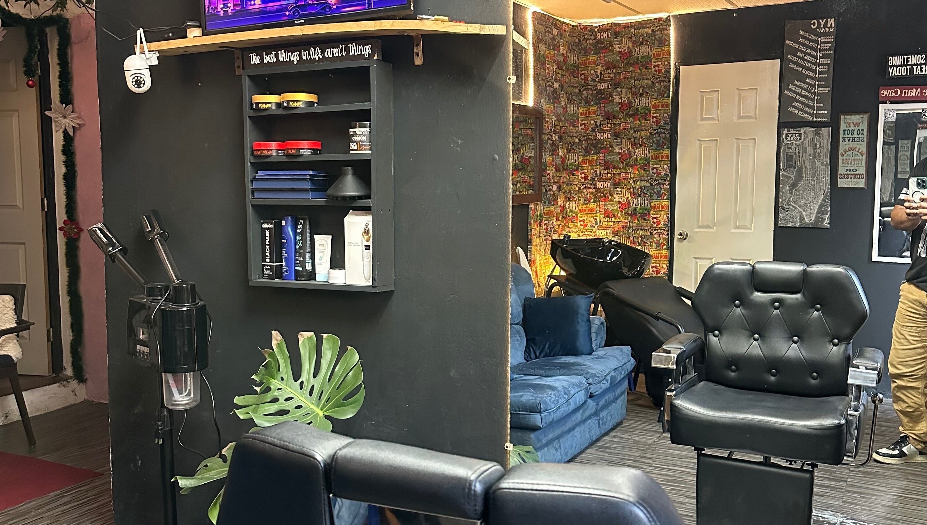 Interior of Diego Barber Studio, San Pedro Las Huertas, with stylish chairs and decor.