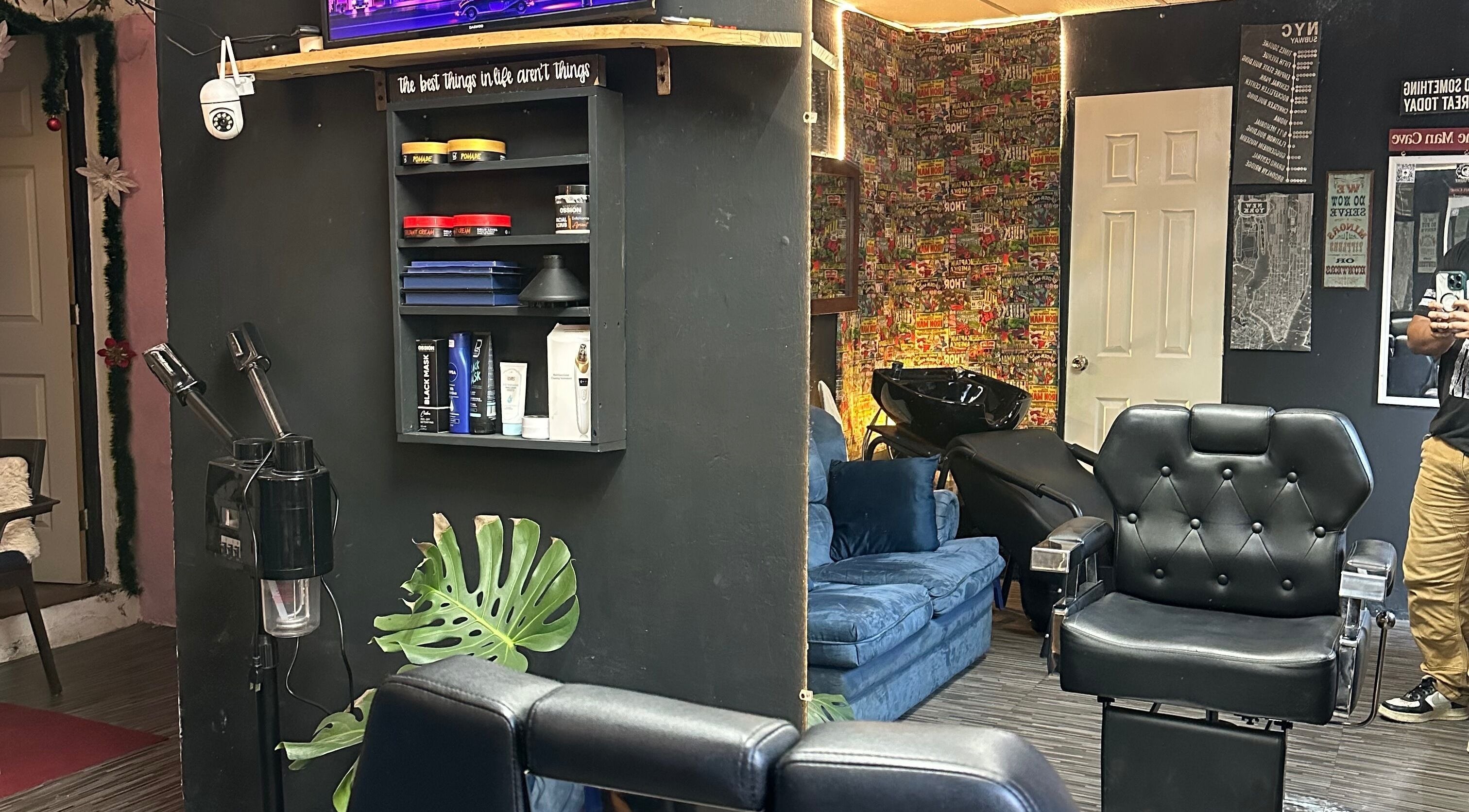 Interior of Diego Barber Studio, San Pedro Las Huertas, with stylish chairs and decor.