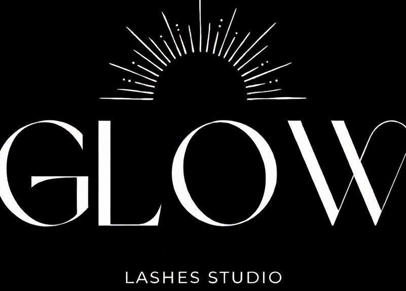 Logo of GLOW Lashes Studio in Santiago Yeche, Estado De México, MX with a sunburst design.