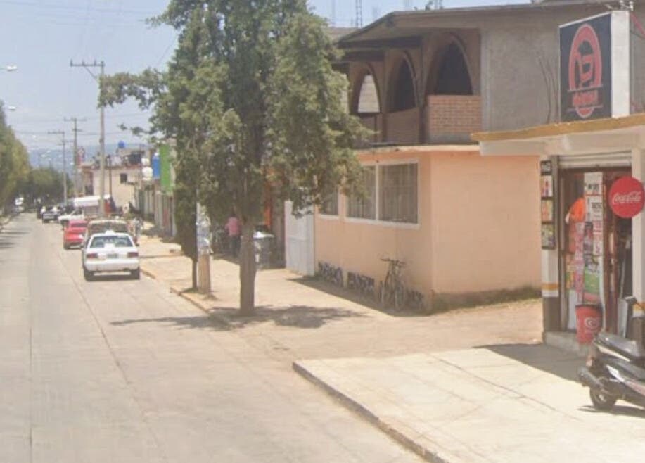 Charming street near GLOW Lashes Studio, Santiago Yeche, Estado De México offering relaxing beauty services.