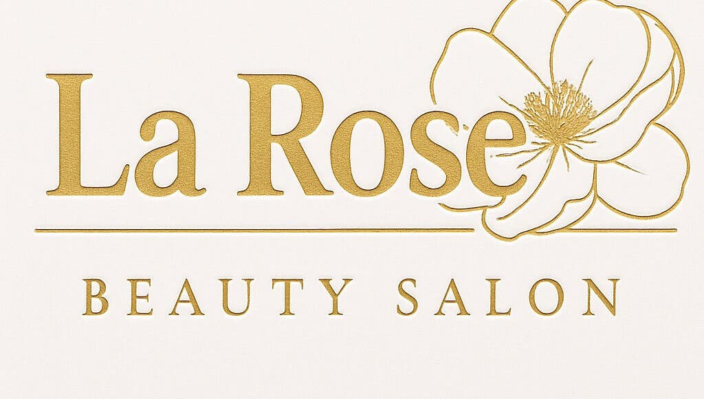 Logo von La Rose Beauty Salon in Ulm, Baden-Württemberg, DE, mit goldener Blume und Schrift.