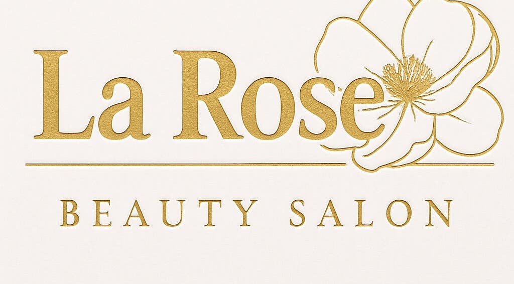 Logo von La Rose Beauty Salon in Ulm, Baden-Württemberg, DE, mit goldener Blume und Schrift.