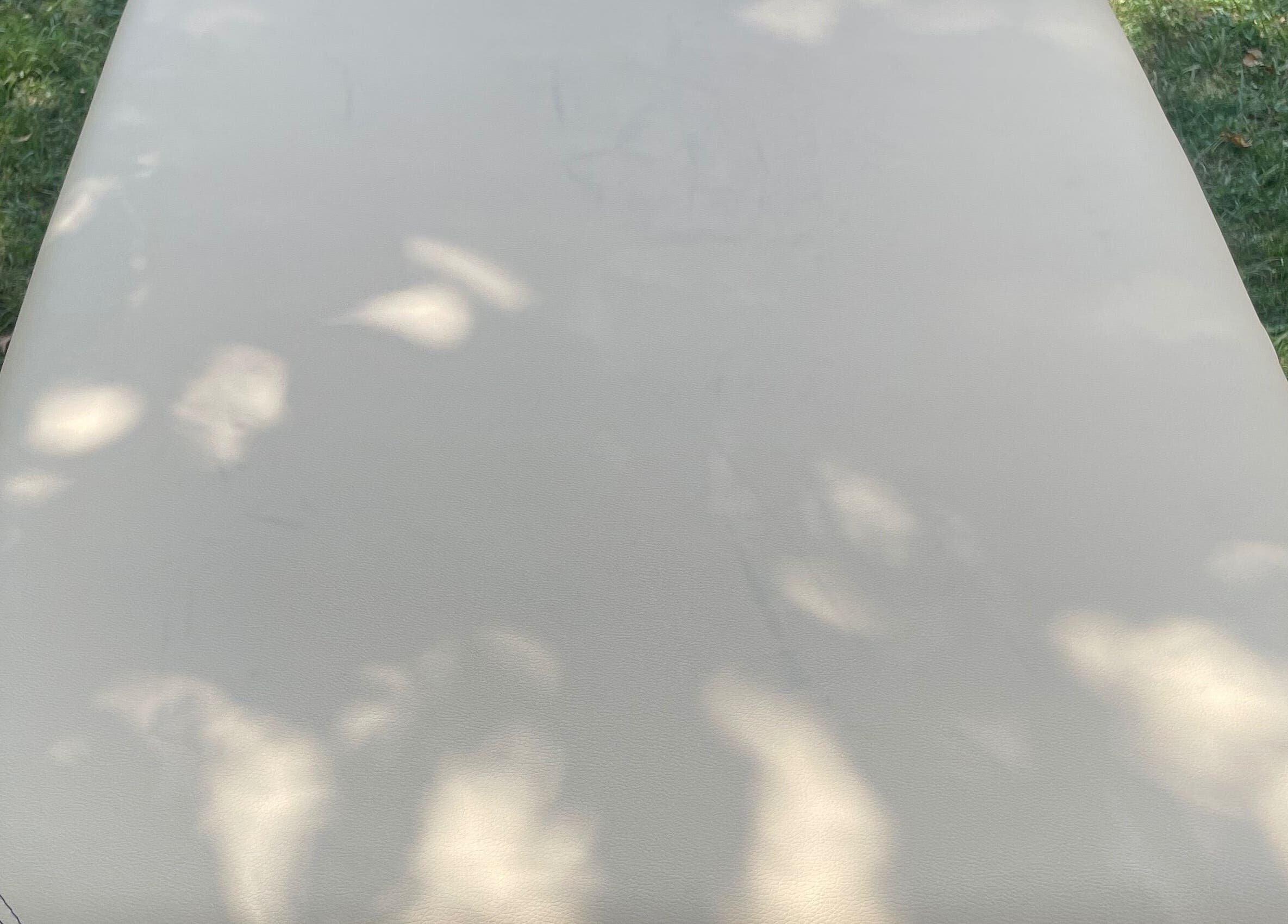 Table de massage en plein air chez M’Massage - massage à domicile, Bouillargues, Occitanie, FR.