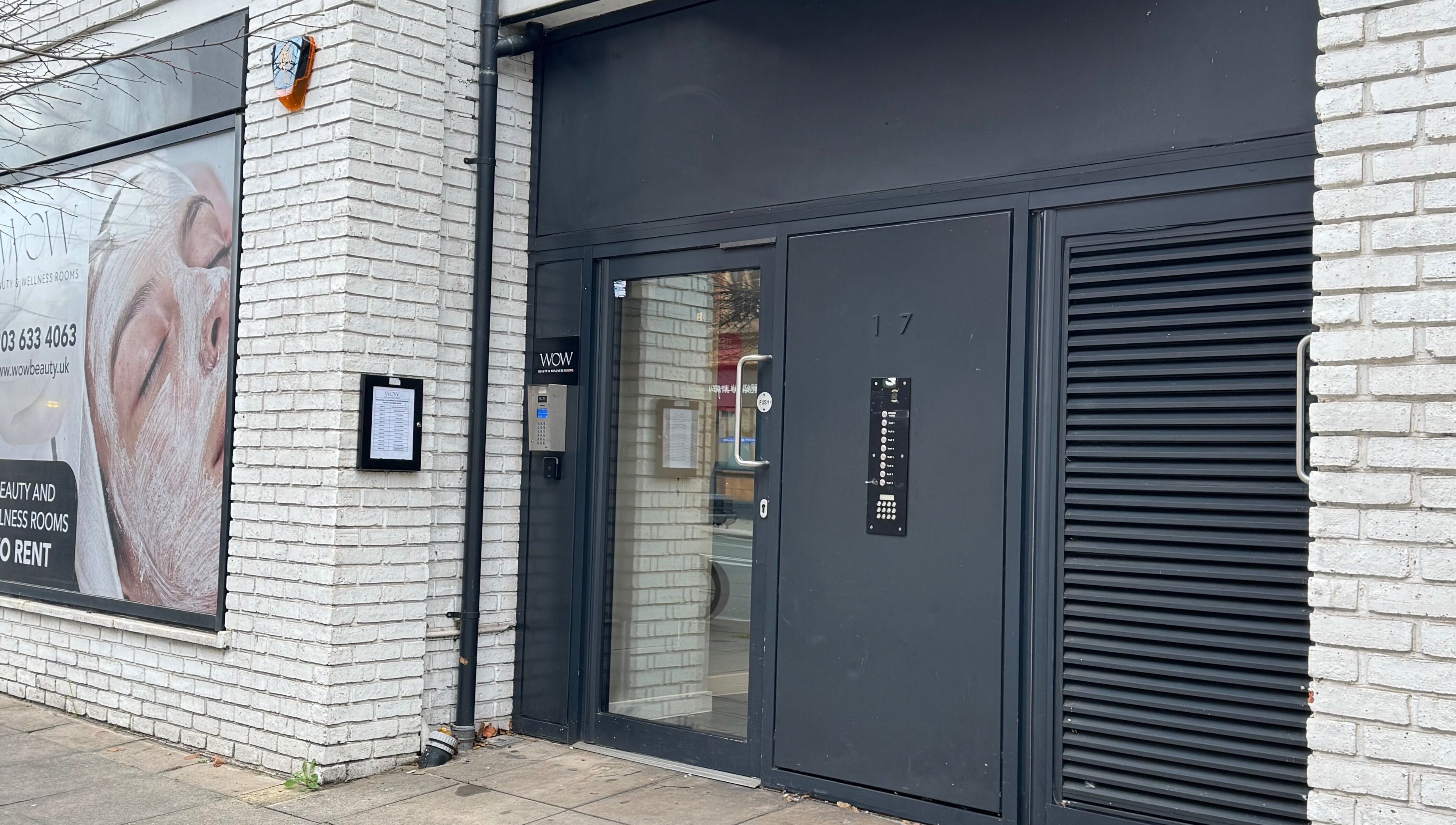 Entrance of Elya Aesthetic at London, England, GB, showcasing its modern facade and inviting doorway.