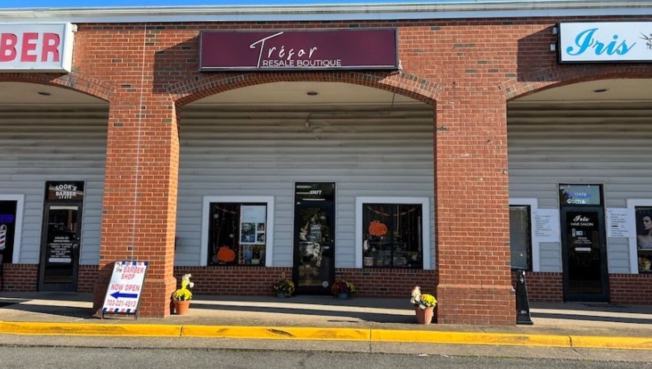 Exterior of Tresor Hair Elegance at Dumfries, Virginia, US showcasing welcoming entrance.