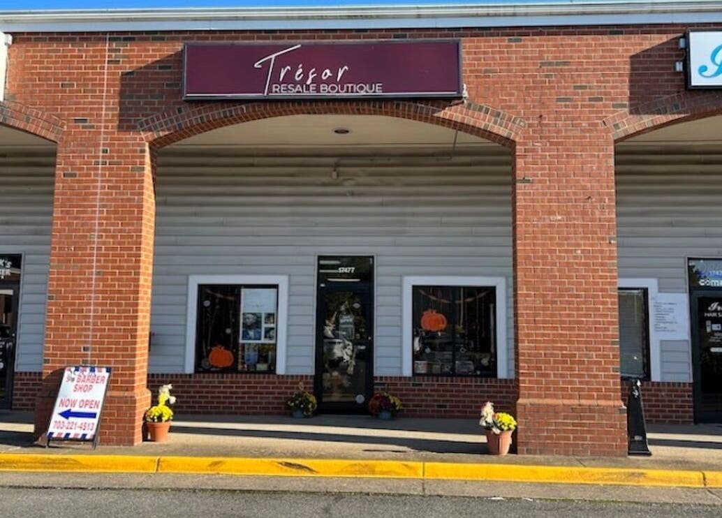 Exterior of Tresor Hair Elegance at Dumfries, Virginia, US showcasing welcoming entrance.