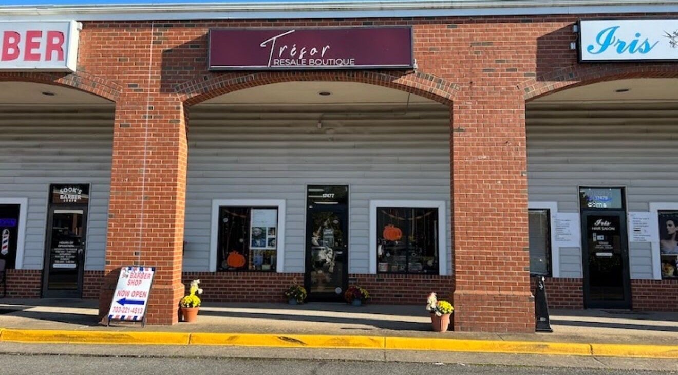 Exterior of Tresor Hair Elegance at Dumfries, Virginia, US showcasing welcoming entrance.