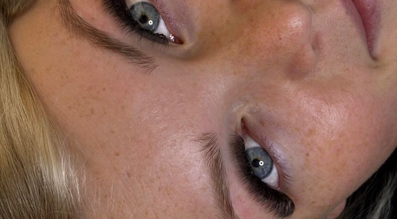 Close-up of expertly done eyelashes at eyesbyellie in Mandurah, Western Australia, AU.