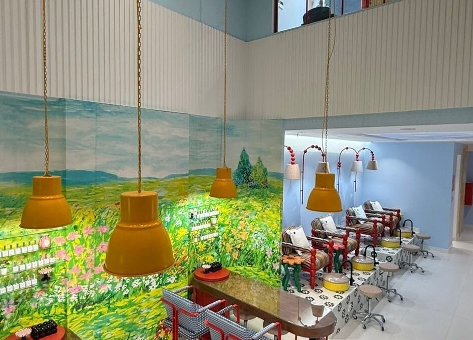 Bright, spacious lounge at Maryam's Flowers Salon & SPA, Riyadh, Riyadh Province, SA, with floral wall mural.