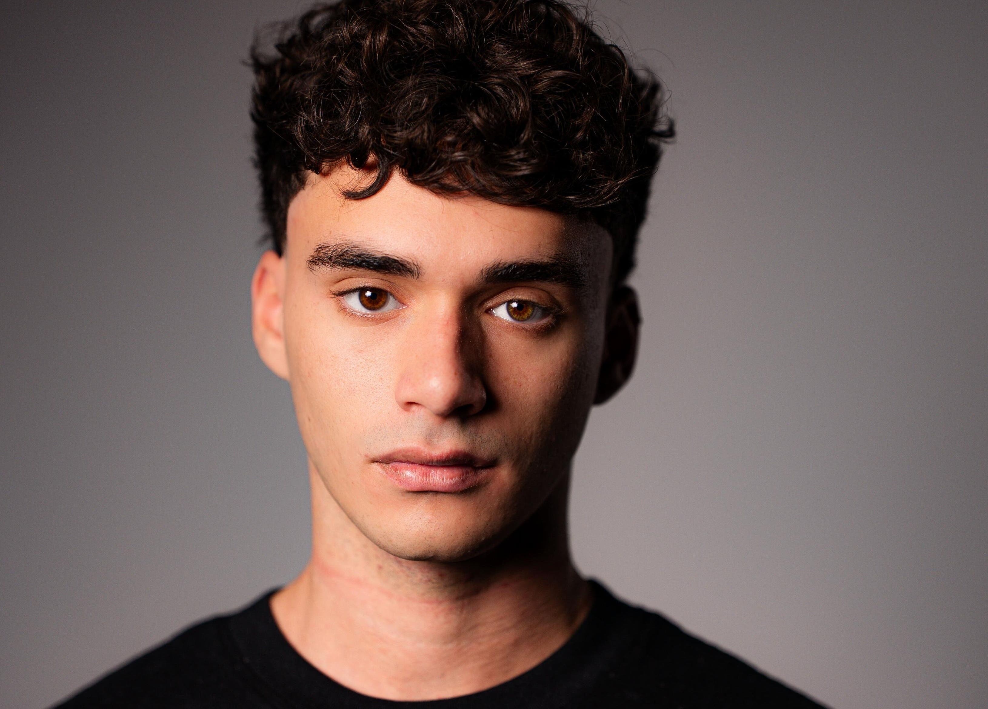 Modello presso Klhin male image, Quarto, Campania, IT. Esplora stile e benessere maschile.