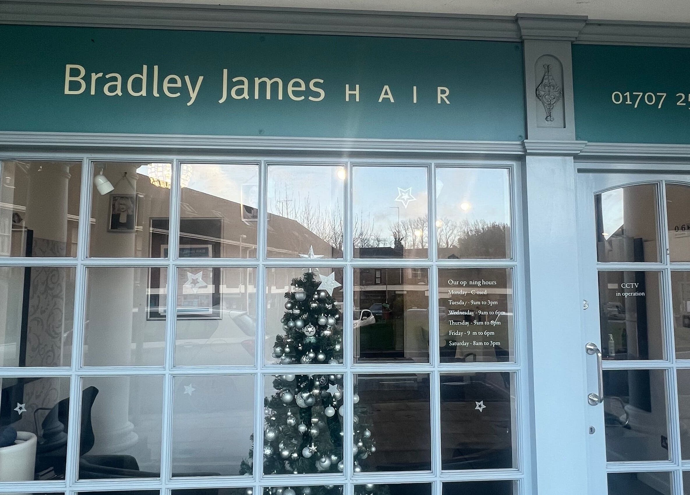 Front view of Bylivbeevor in Hatfield, England, GB showcasing festive decor and modern styling.