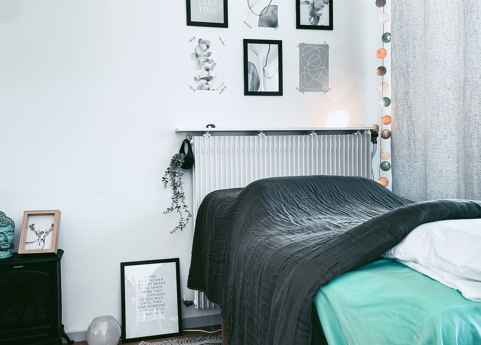 Chambre apaisante à Les Soins de Carlie, Saint-julien-en-genevois, Auvergne-rhône-alpes, FR, avec décor minimaliste.