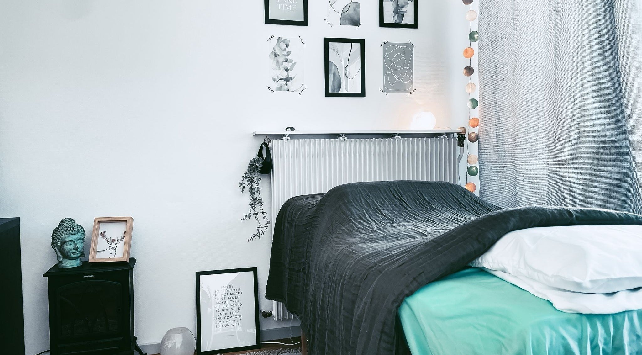 Chambre apaisante à Les Soins de Carlie, Saint-julien-en-genevois, Auvergne-rhône-alpes, FR, avec décor minimaliste.