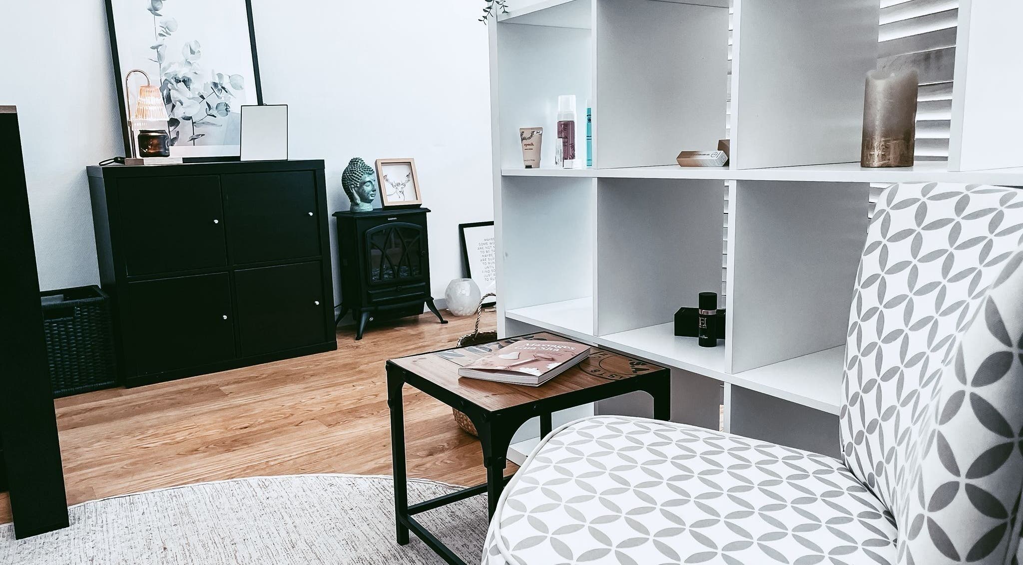 Intérieur élégant de Les Soins de Carlie à Saint-julien-en-genevois, Auvergne-rhône-alpes, FR.